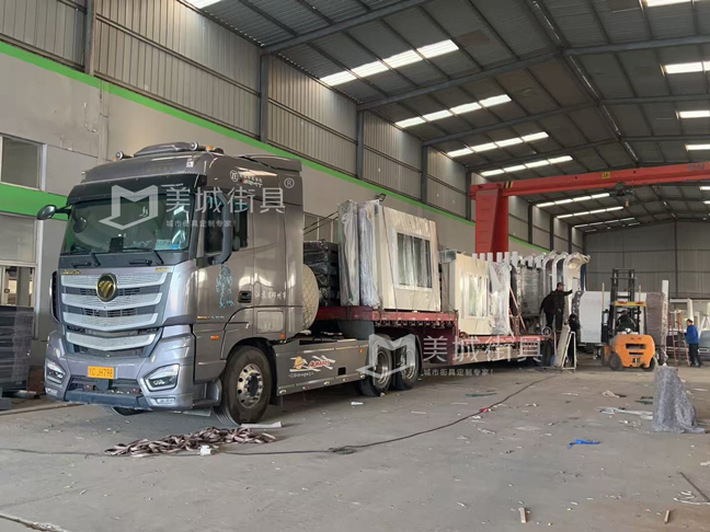 江蘇美城街具供應(yīng)江新疆第七批候車亭公交站臺發(fā)貨案例